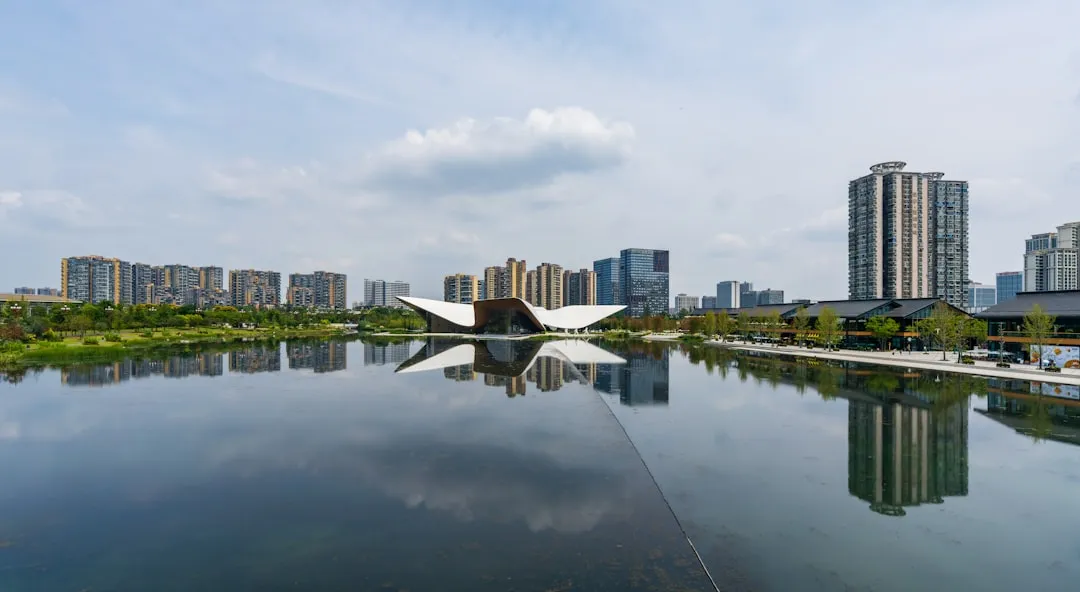深圳电子游戏设备厂家解析：电玩城高人气互动设备的技术选型要点